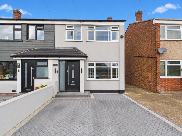 House for sale in Stanford-le-Hope, Essex