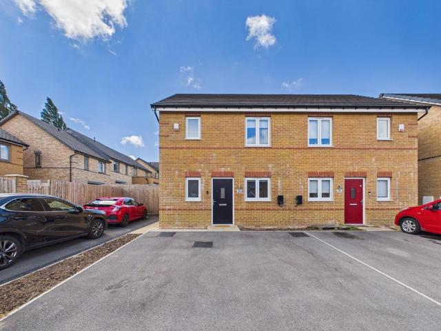 House for sale in Milnsbridge, West Yorkshire