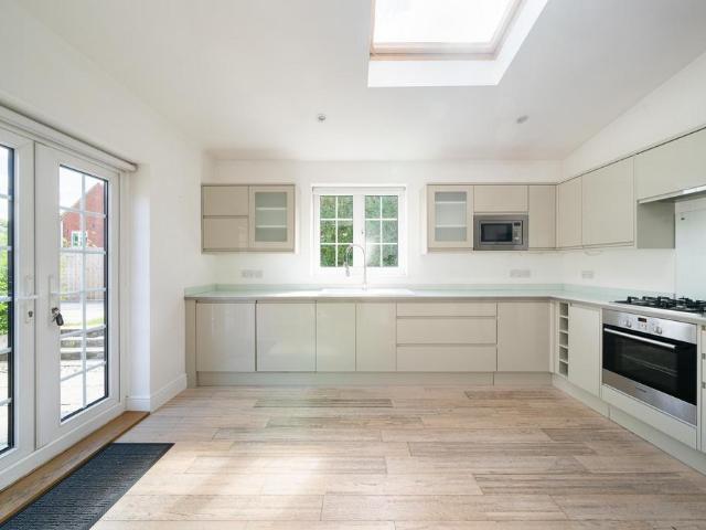 House for sale in Roehampton, Greater London