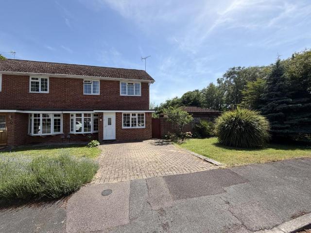 House for sale in Heol-las, Surrey