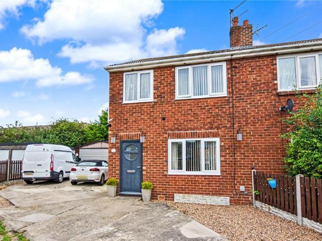 House for sale in Churwell, West Yorkshire