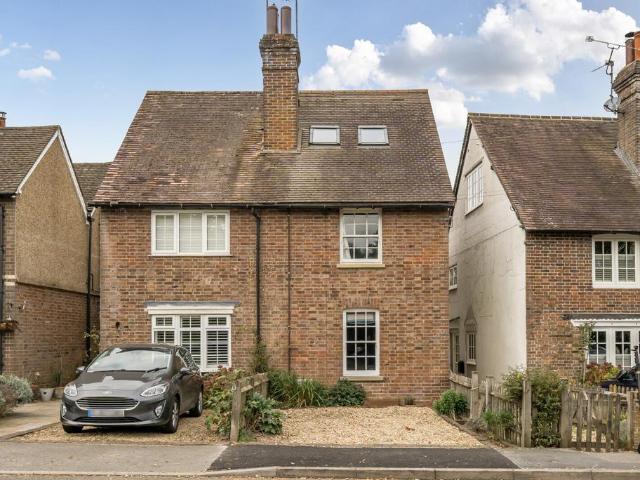 House for sale in Fole, Surrey