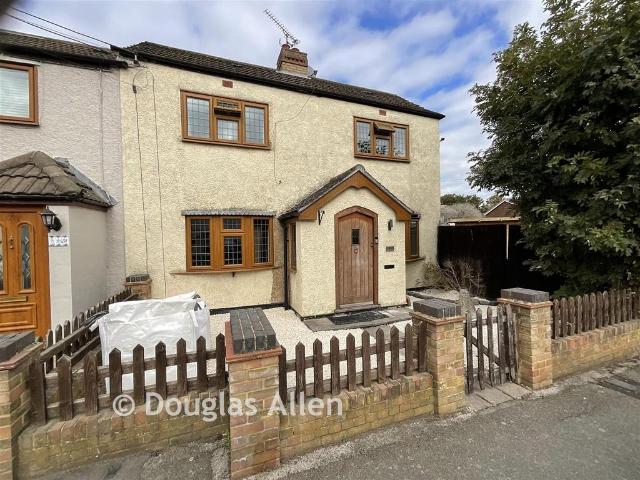 House for sale in Pilgrims' Hatch, Brentwood
