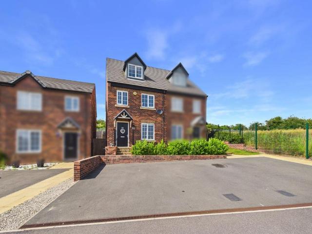 House for sale in Ferrybridge, West Yorkshire