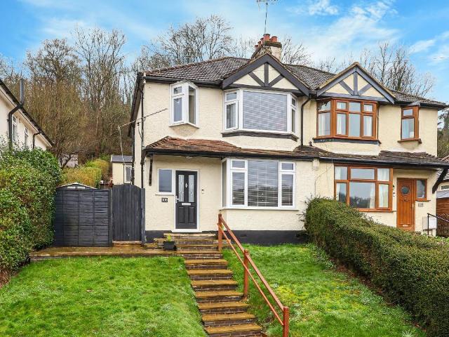 House for sale in London Borough of Croydon, Kenley