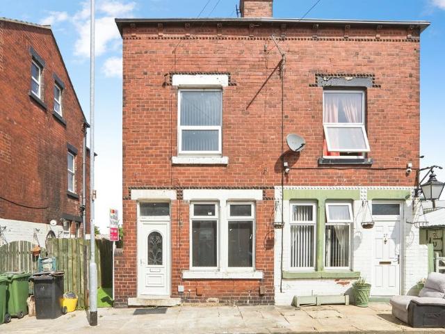 House for sale in East End Park, West Yorkshire