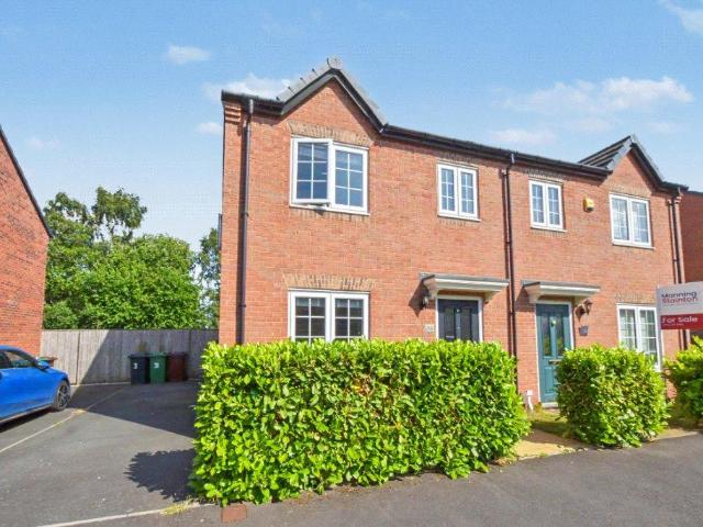 House for sale in Wortley, West Yorkshire