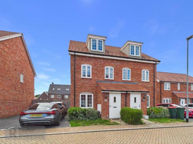 House for sale in Forge Wood, Crawley
