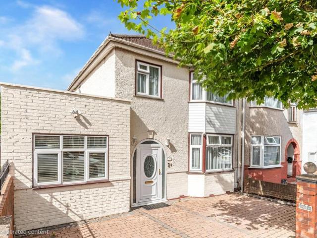 House for sale in London Borough of Ealing, Greenford