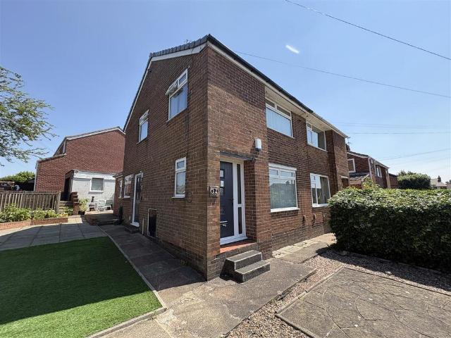 House for sale in The Nook, West Yorkshire