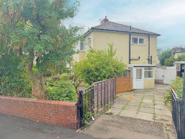 House for sale in Low Moor, West Yorkshire