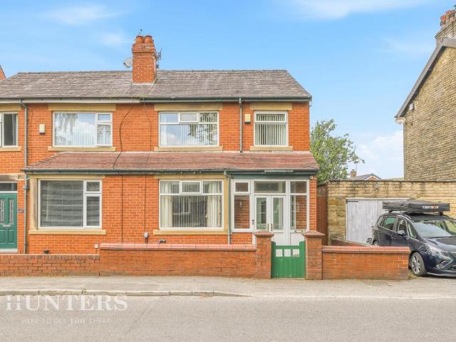 House for sale in Caldermoor, Burnedge