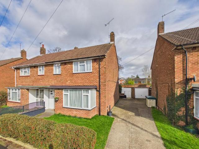 House for sale in Bennetts End, Pouchen End