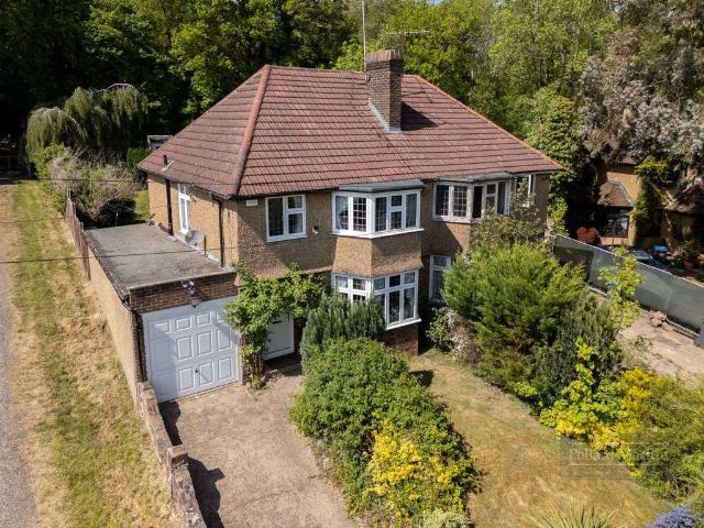 House for sale in London Borough of Croydon, Selsdon