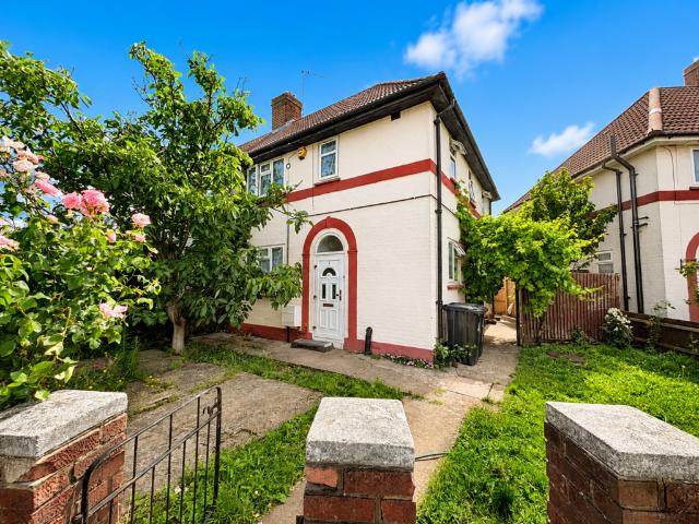 House for sale in London Borough of Ealing, Greenford