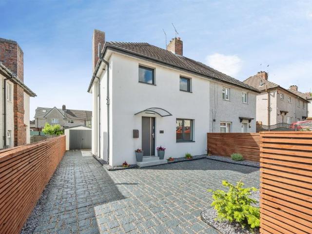 House for sale in Woodsetton, Coseley