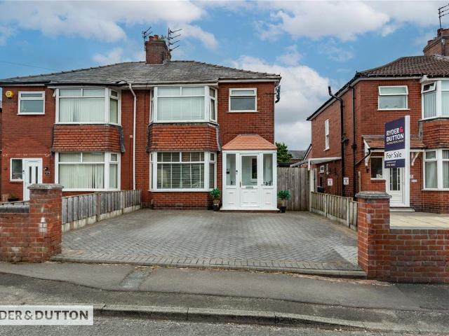House for sale in Lower Place, Burnedge