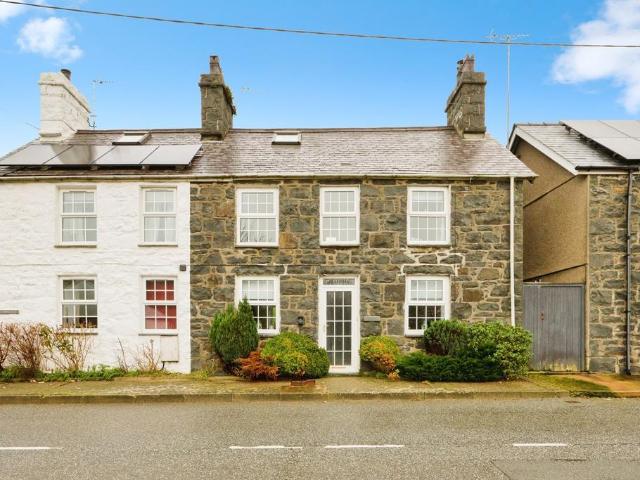 House for sale in Bryncroes, Wales