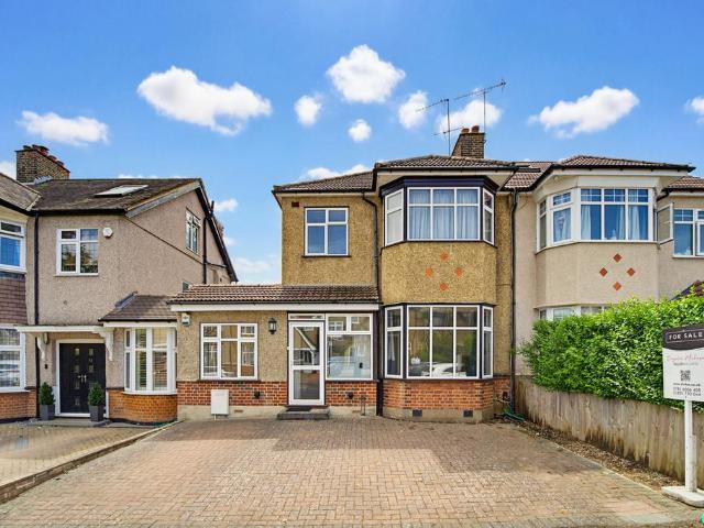 House for sale in Lane, Greater London