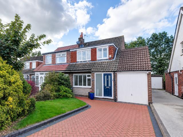 House for sale in Oughtrington, Lymm
