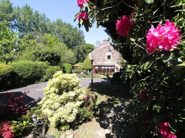 House for sale in Chisworth, Charlesworth