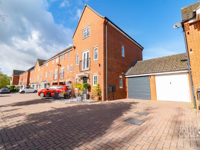 House for sale in Kettlebrook
