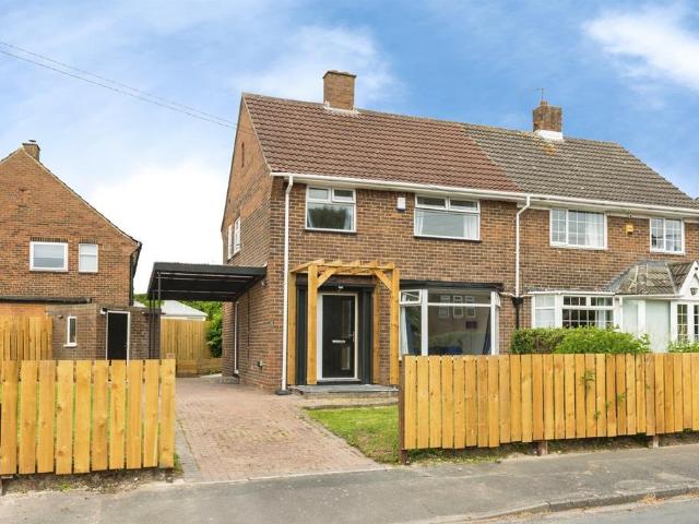 House for sale in Scholes, West Yorkshire