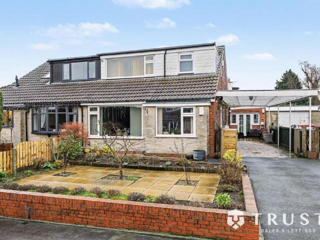 House for sale in Gildersome, West Yorkshire