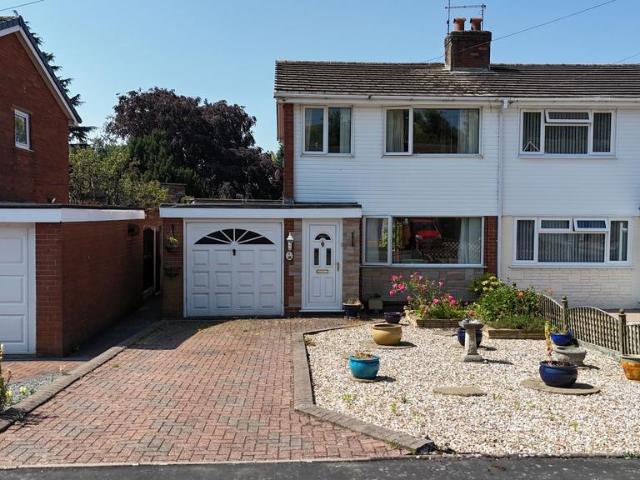 House for sale in Stone, Baswich