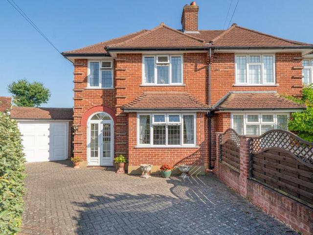 House for sale in Motspur Park, Greater London