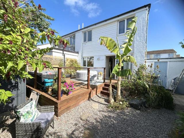 House for sale in Mullion, Cornwall