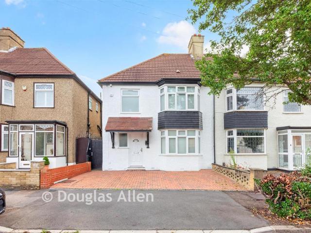 House for sale in London Borough of Redbridge, Greater London