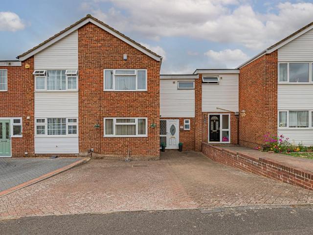 House for sale in Spring Park, Luton