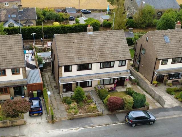 House for sale in Shelley, Shepley