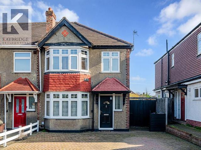 House for sale in Stoneleigh, Ewell