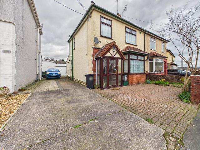 House for sale in Kingswood
