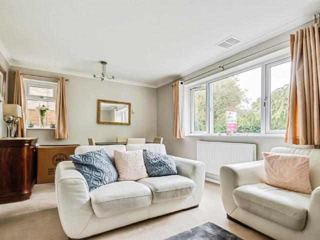 House for sale in Madley Park, Black Bourton