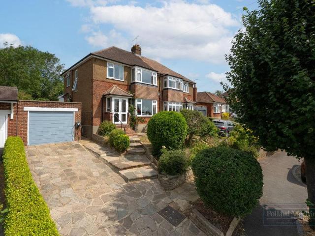 House for sale in London Borough of Croydon, Sanderstead