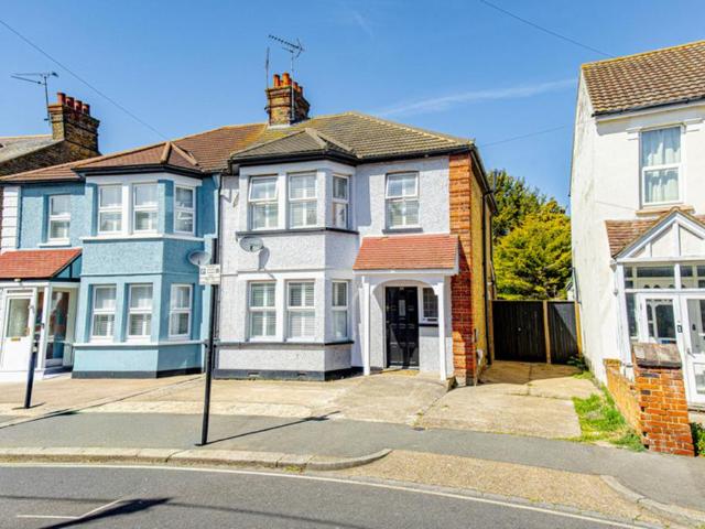 House for sale in Southend City Centre Neighbourhood, Alton Barnes