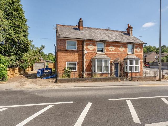 House for sale in Upper Woolhampton, West Berkshire