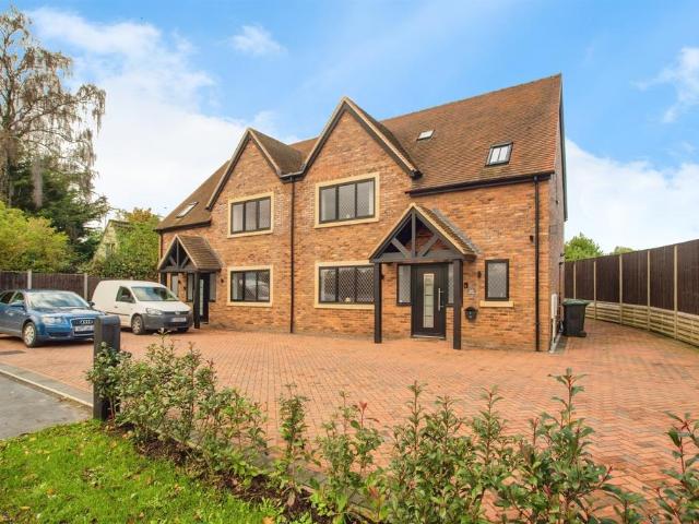 House for sale in Batchworth, Hertfordshire