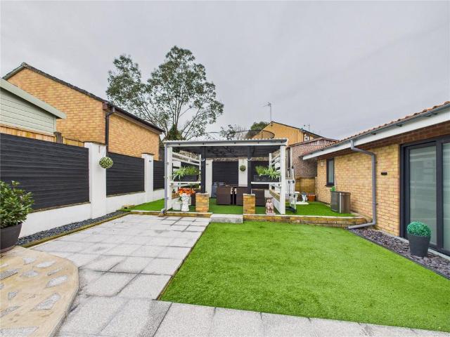 House for sale in Kingswood