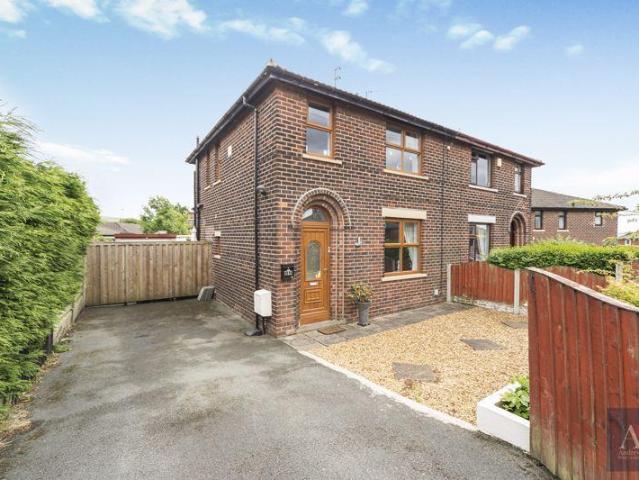 House for sale in Lady House, Burnedge