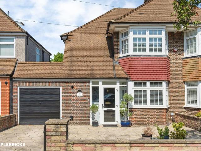 House for sale in London Borough of Croydon, Shirley