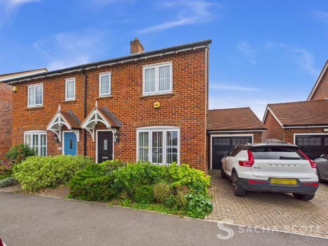 House for sale in Tattenham Corner, Red Hill