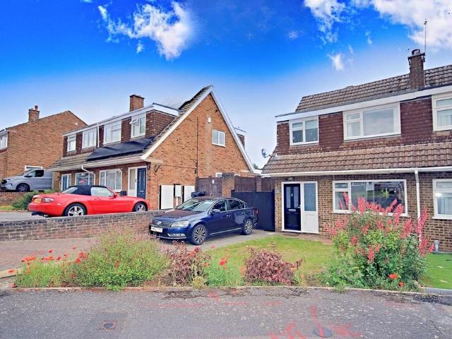 House for sale in Allington, Midway