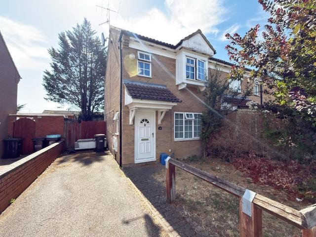 House for sale in Spring Park, Luton