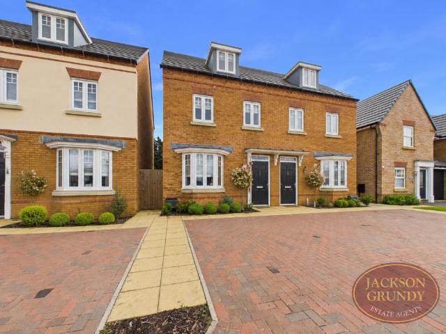 House for sale in Overstone, Moulton