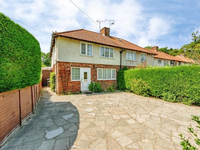 House for sale in Burstow, Hillview