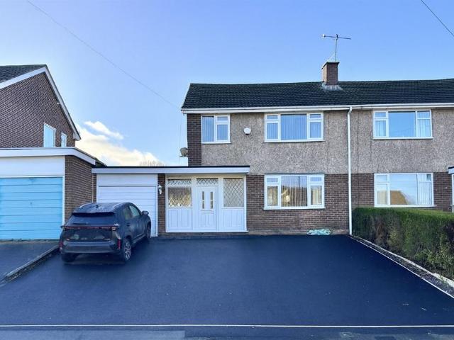 House for sale in Simmondley, Charlesworth